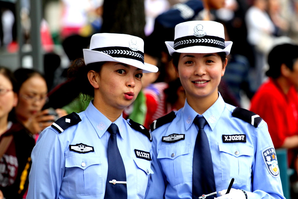 青海女交警 摄影 天篝