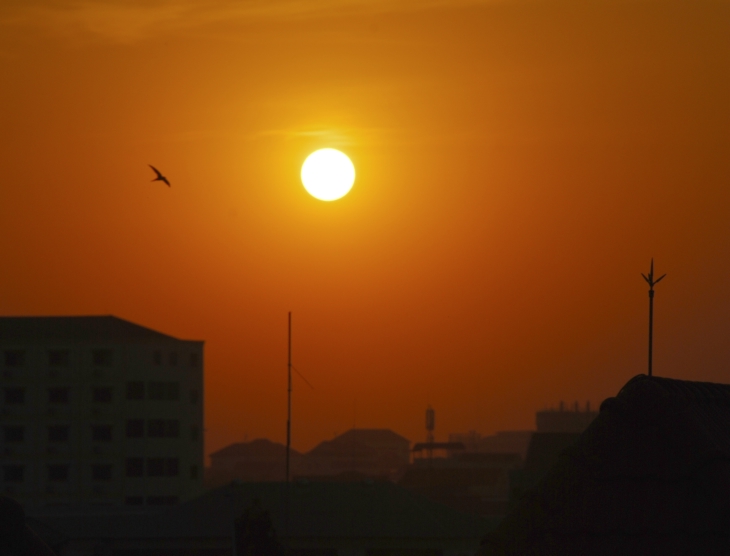 柬埔寨金边夕阳 摄影 何依玉