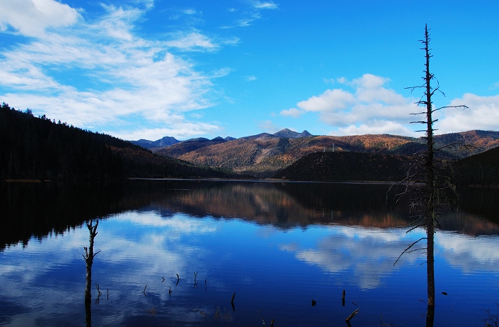 属都湖 摄影 云山西河