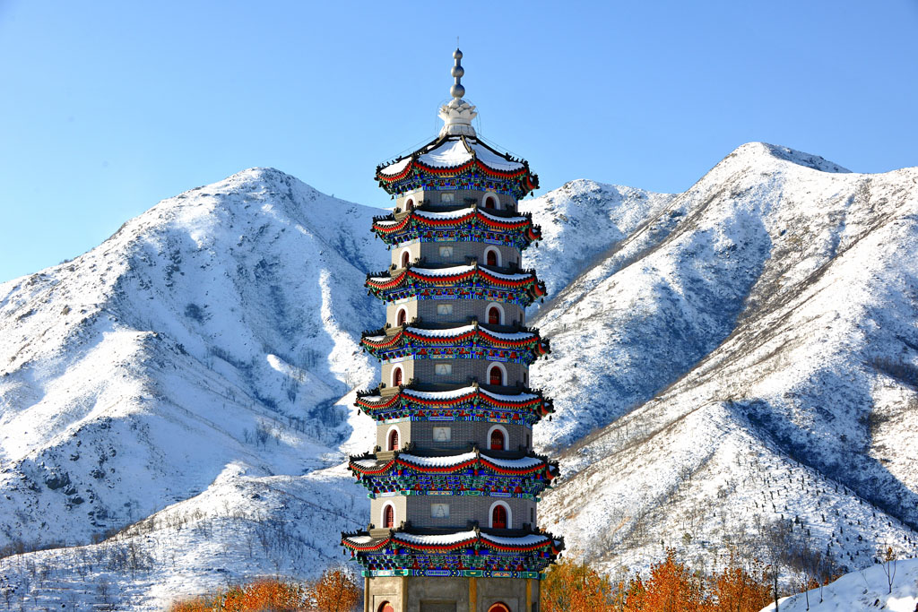 雪山神塔（龙泉寺雪景） 摄影 康慨