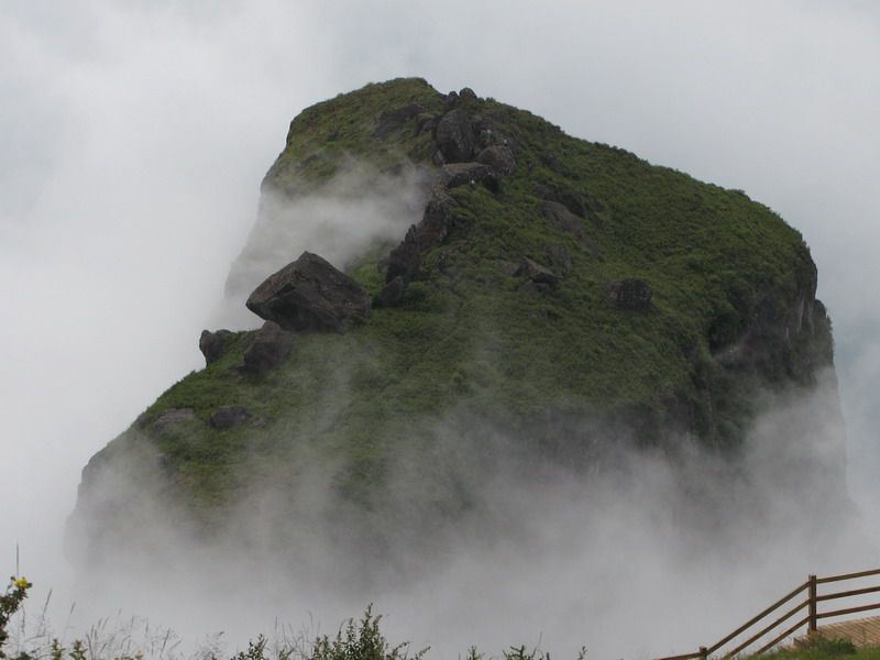 云遮雾绕鸡公山 摄影 绿叶