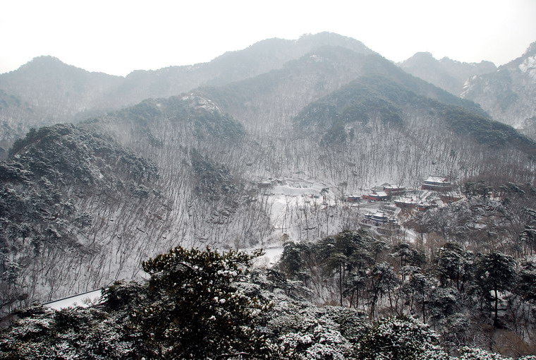 山雪中的寺院 摄影 融秋