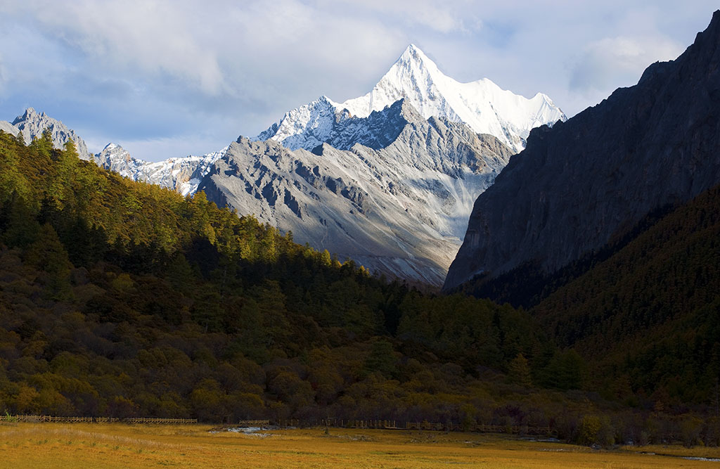 夏诺多吉雪山(5958m) 摄影 huangxa