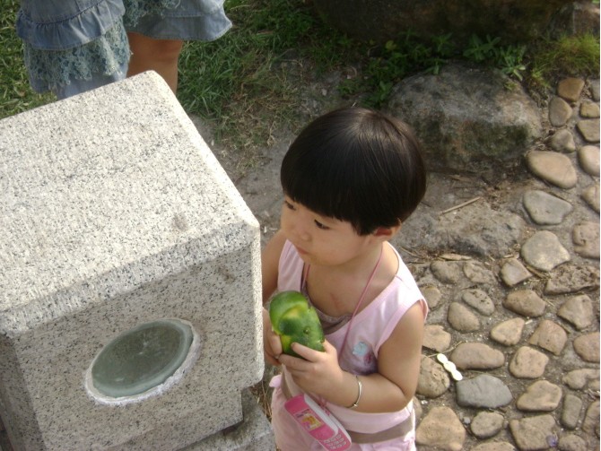 孩子的好奇 摄影 胖胖的米粒