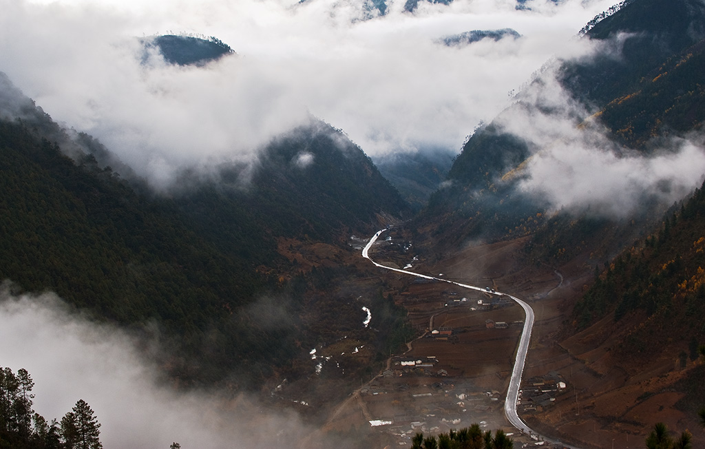 云雾山涧的路 摄影 毛歌