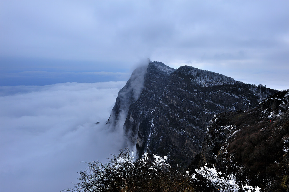 峨眉山雪景－远眺万佛顶 摄影 弈天