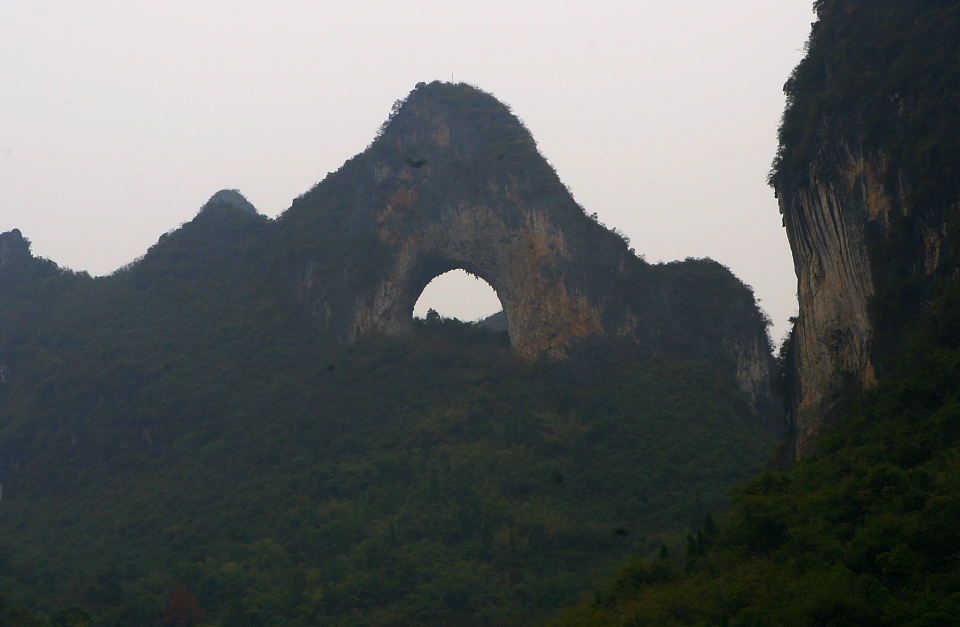 月亮山 摄影 陆上行