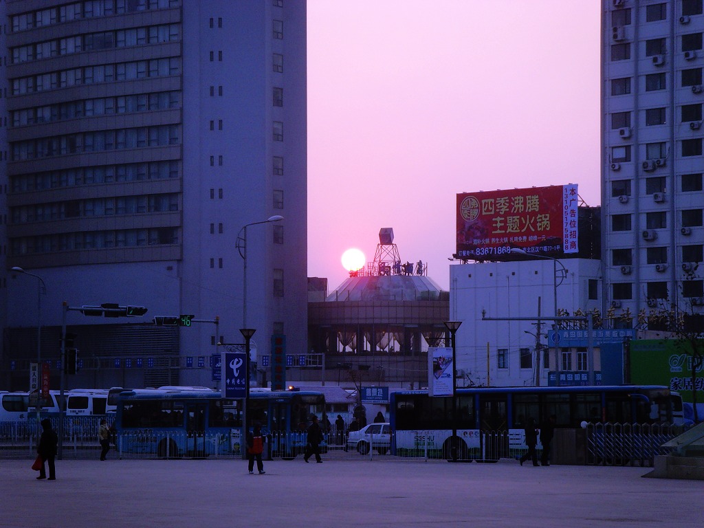 楼群夹缝看日出 摄影 海鸥119