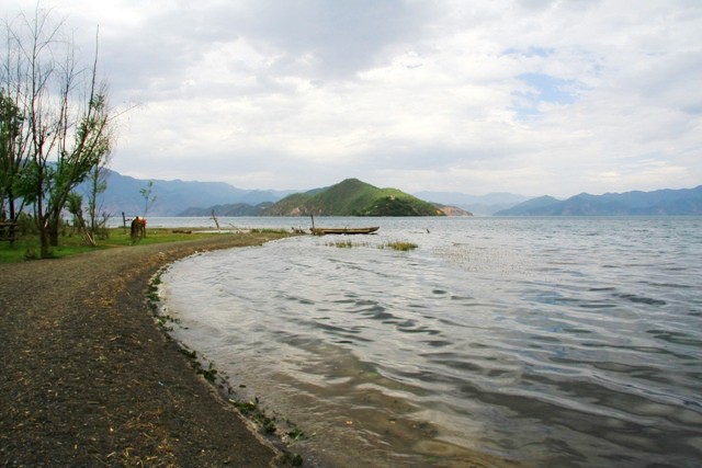 泸沽湖畔 摄影 苦海阳光