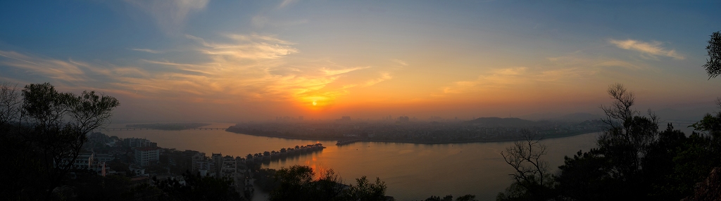 红霞耀古城(日偏食的潮州全景) 摄影 第五只目