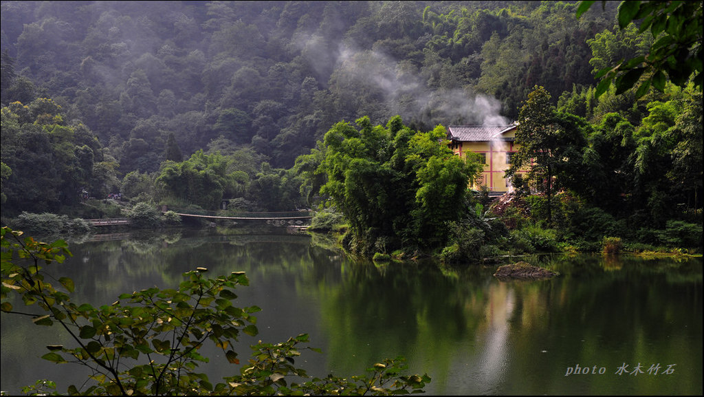 在水一方 摄影 水木竹石