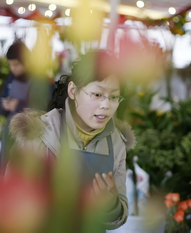 花影中的女孩 摄影 沙中海