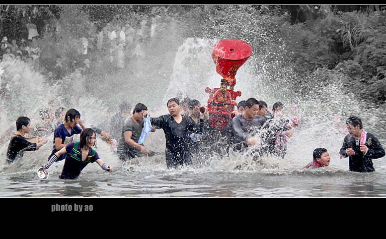 中国福建民俗．伽南王巡社泼水狂欢节 摄影 阿原