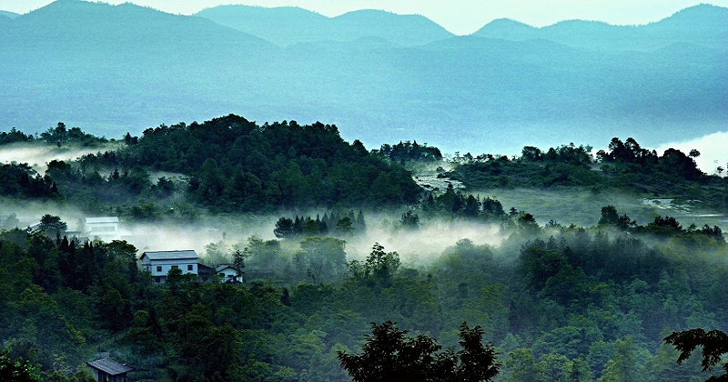 朦胧山村 摄影 九里堤