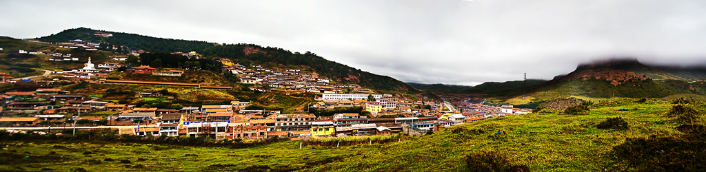 郎木寺村全景 摄影 苗思