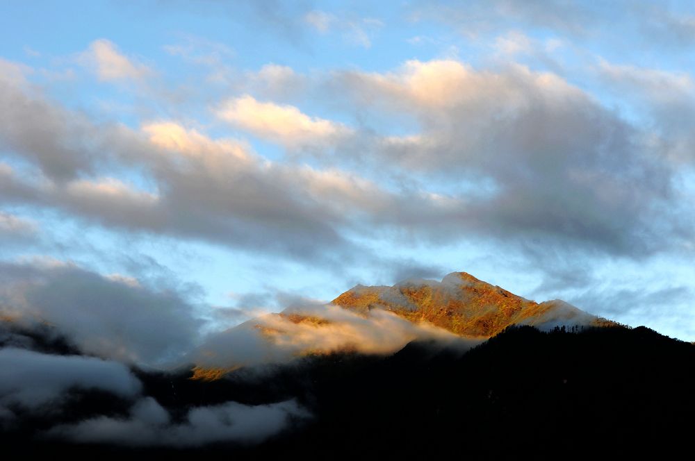 日出金山（西藏林芝，请点大图） 摄影 色谷饥仙