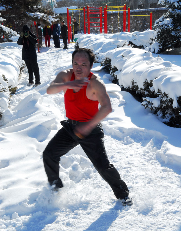 【暴雪过去后天空依然晴朗☆晨练秀拳】 摄影 兴耀