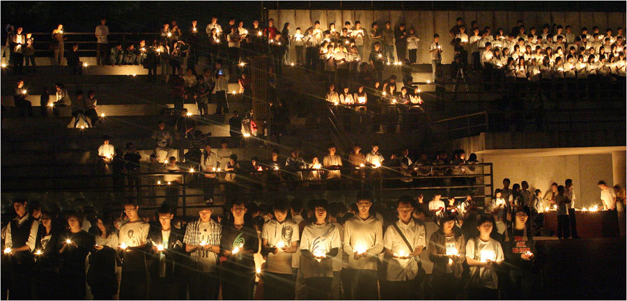 为地震遇难者祈祷 摄影 maka