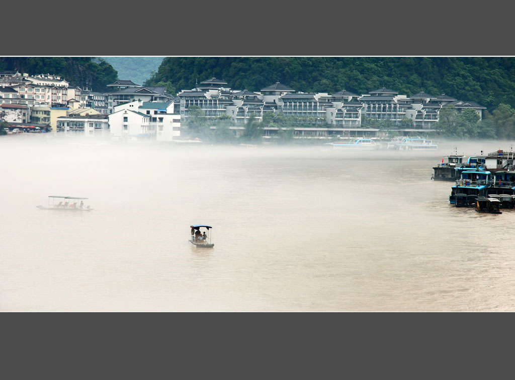 城,雾,雨 摄影 陈家熙