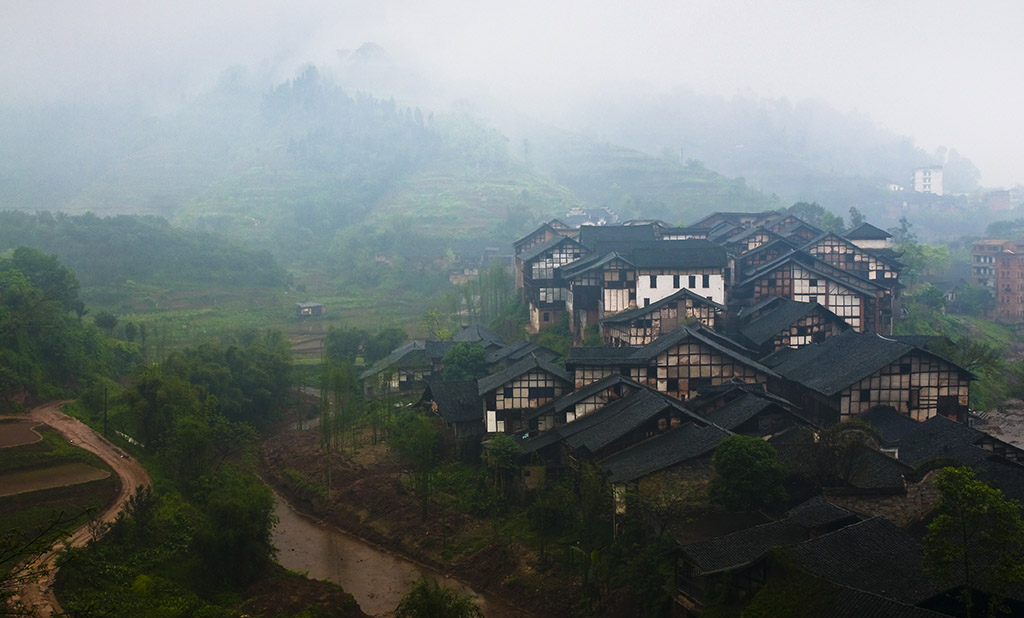 雾雨茫茫罩古镇 摄影 浪士