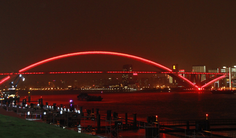 色彩缤纷——卢浦大桥夜景 摄影 滴水冠英花