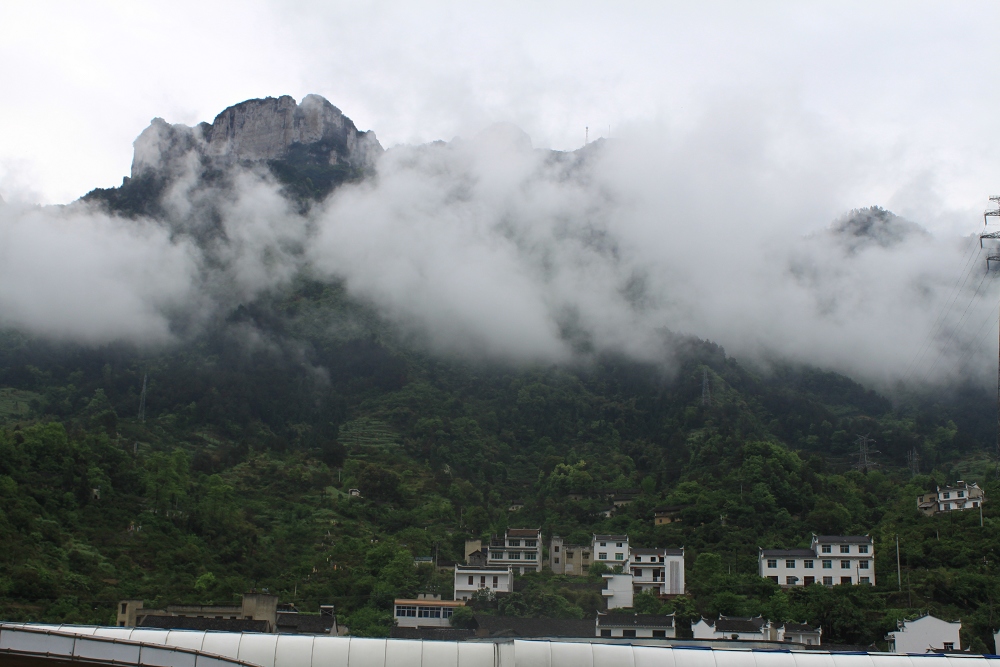 雨后的三峡移民村 摄影 影海求知