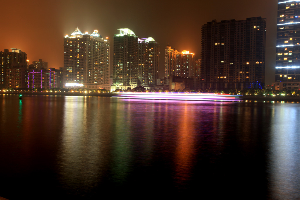 《美丽的珠江夜景》2 摄影 江南秋客