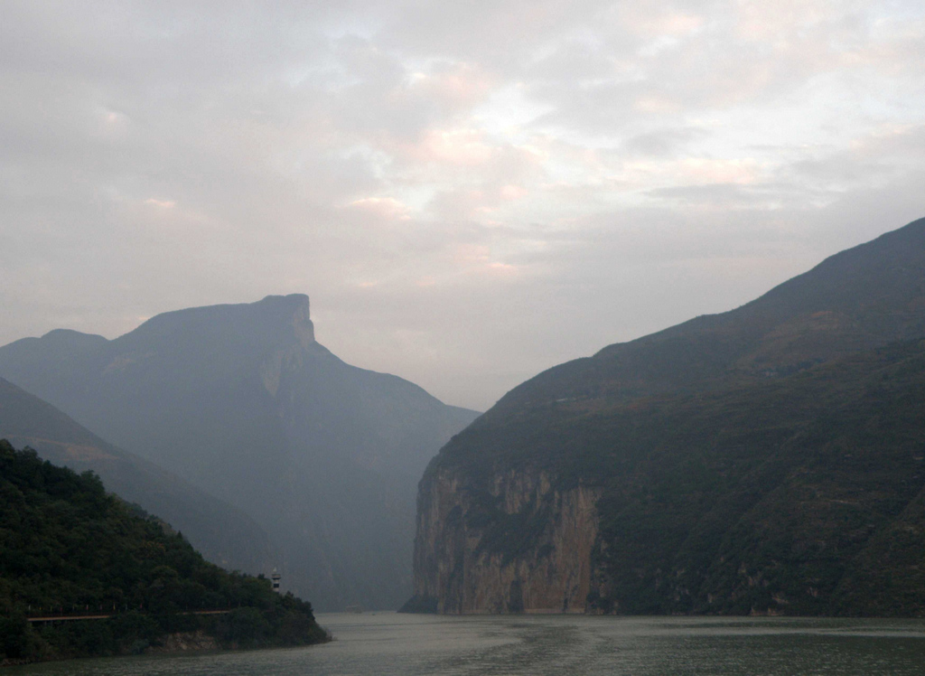 小三峡风光 摄影 一片枫叶1