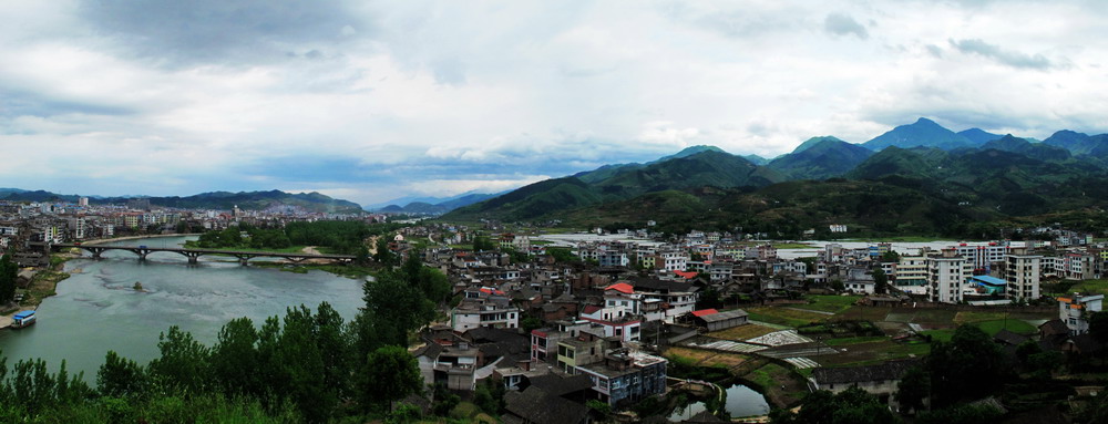 雨后小城 摄影 三岁娃娃