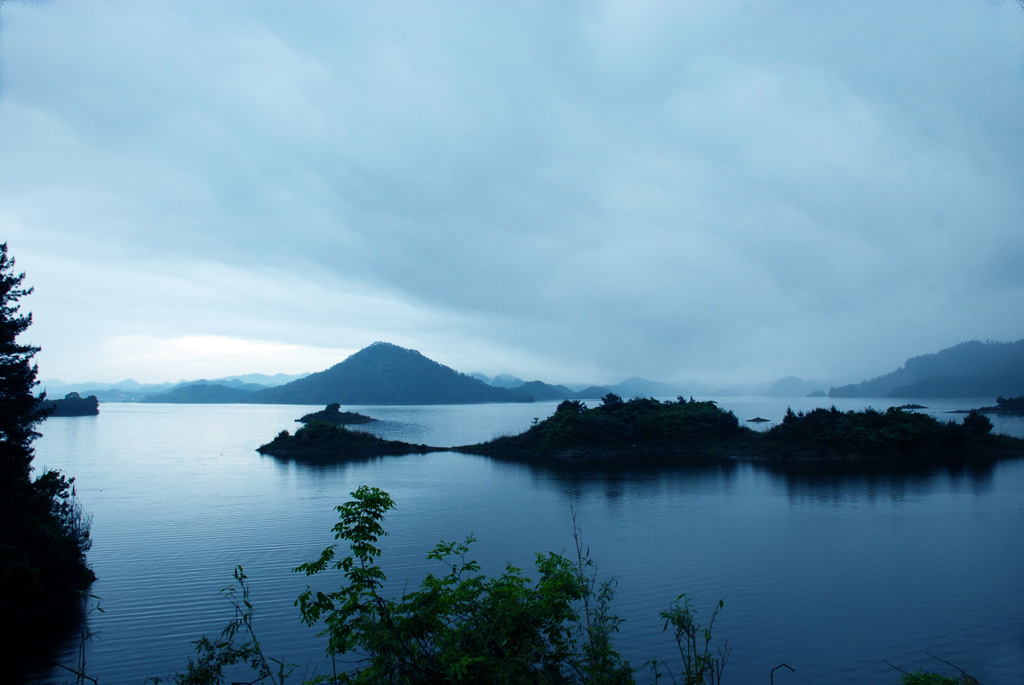 烟 雨 千 岛 湖 摄影 快乐的小虎