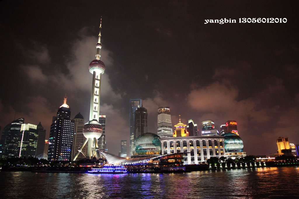 上海外滩黄浦江夜景 摄影 杨彬