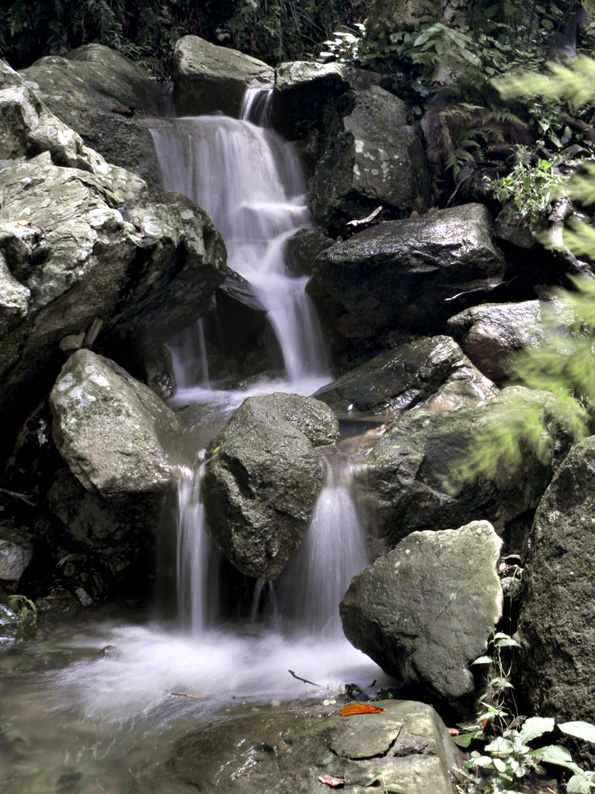 《山间流水淙淙响》 摄影 秋风秋雨