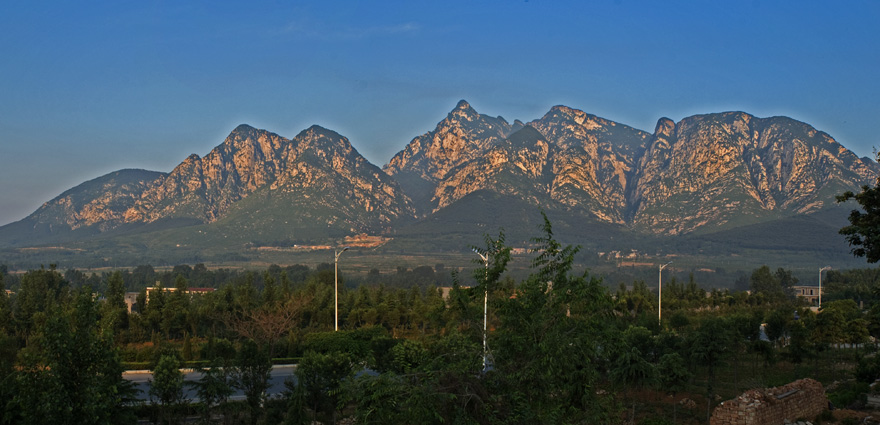 巍巍嵩山 摄影 绿草地