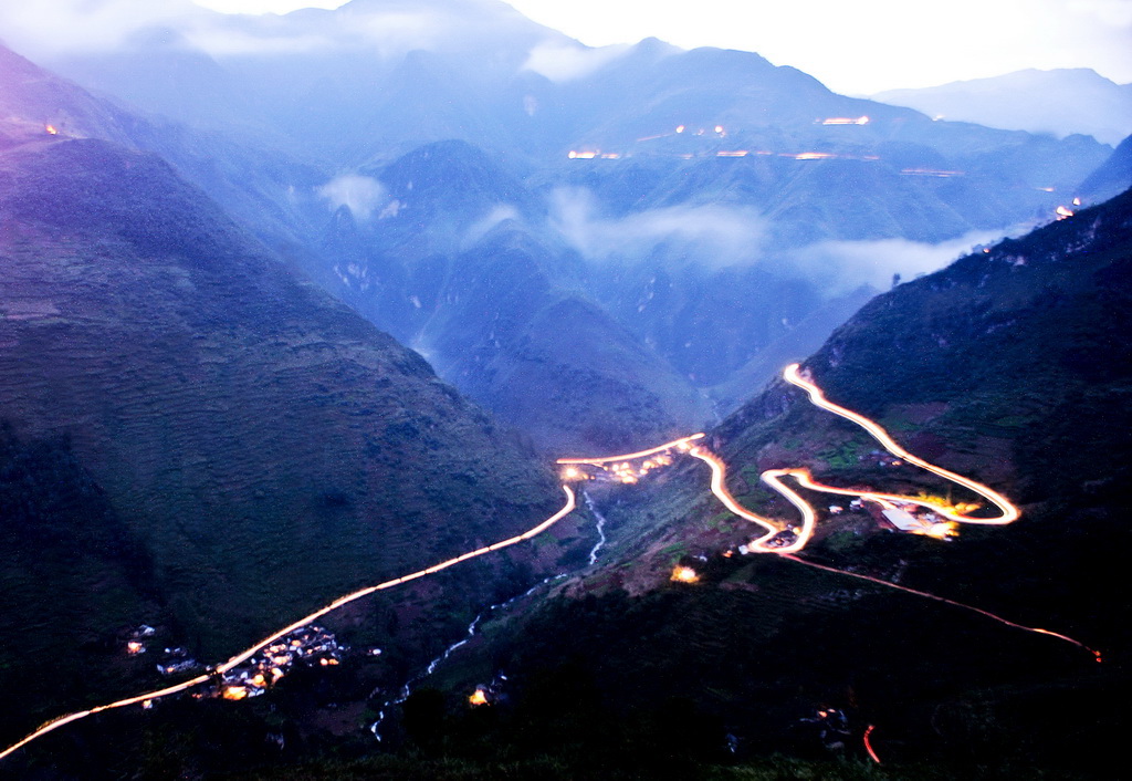 夜拍山路 摄影 烟斗客