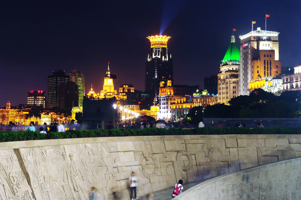 从上海外滩英雄纪念碑望去的的夜景 摄影 石舫