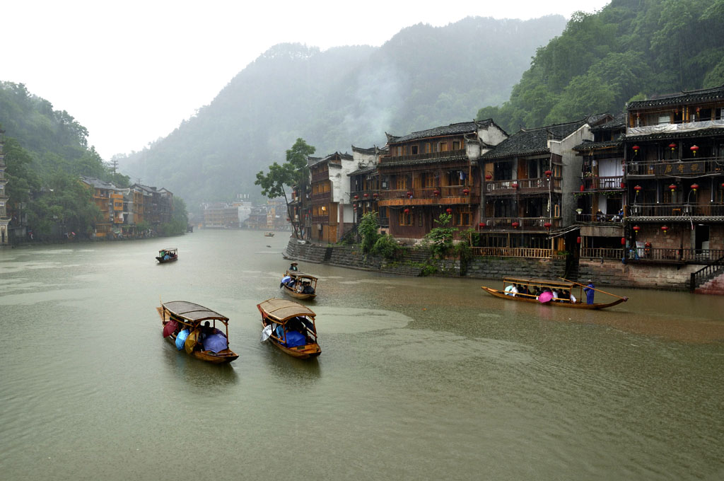 雨中古城 摄影 止戈者