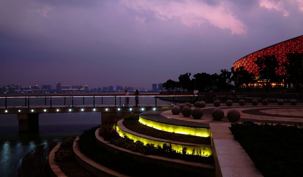 苏州科文中心1 摄影 雨夜孤雁