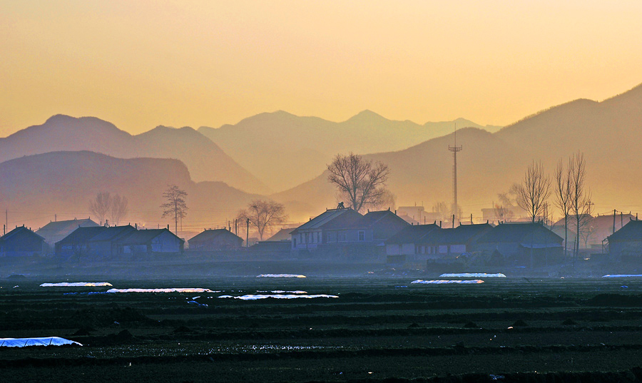 清晨小山村 摄影 九安