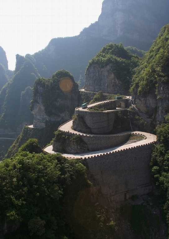 “蛋糕”公路 摄影 骤雨空间