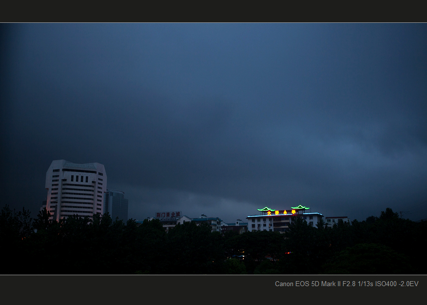 暴雨来袭 摄影 旧船票