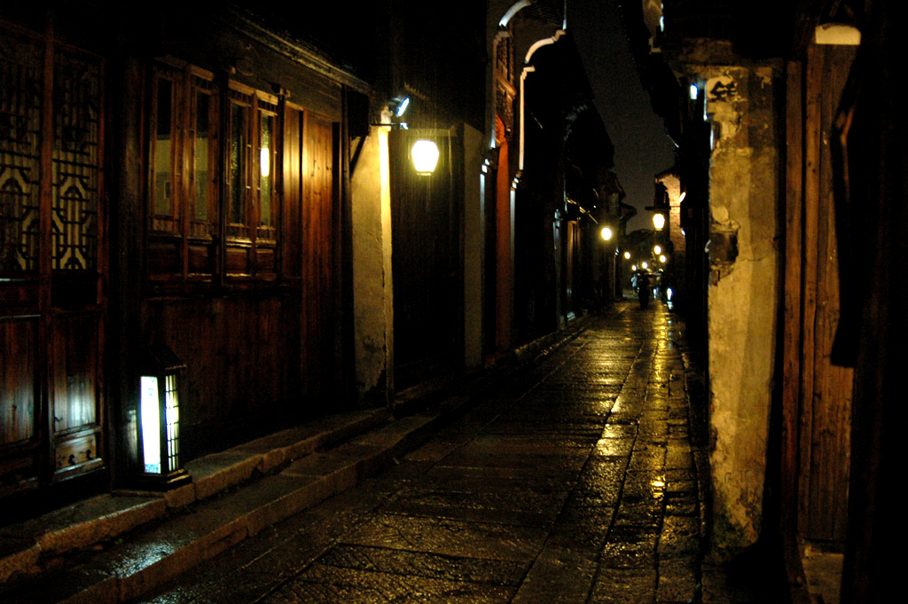 雨中夜巷 摄影 园墅