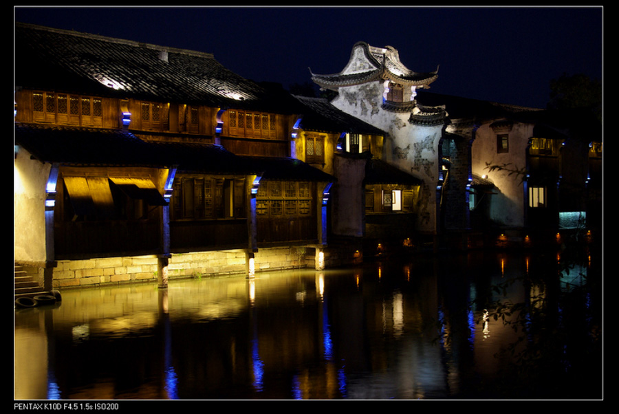 古镇夜景 摄影 花香不在多