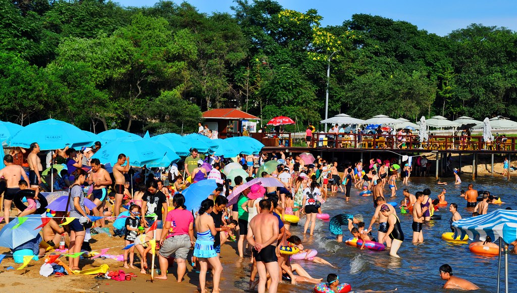 北戴河夏韵6——海滨浴场一角(点击放大） 摄影 小玩童