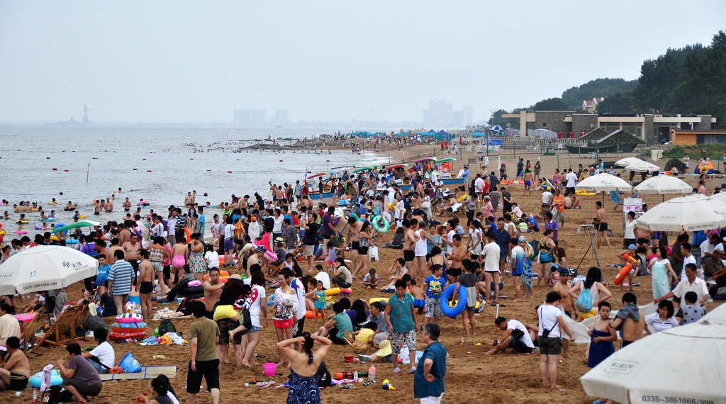 北戴河夏韵10——爆满的海浴场2 摄影 小玩童