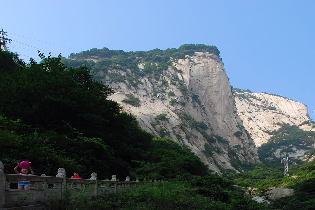 华山后山进山之路 摄影 快乐的小虎