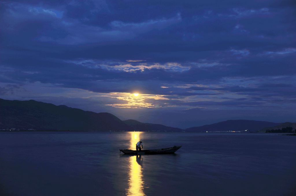 异龙湖之夜 摄影 学徒工zam