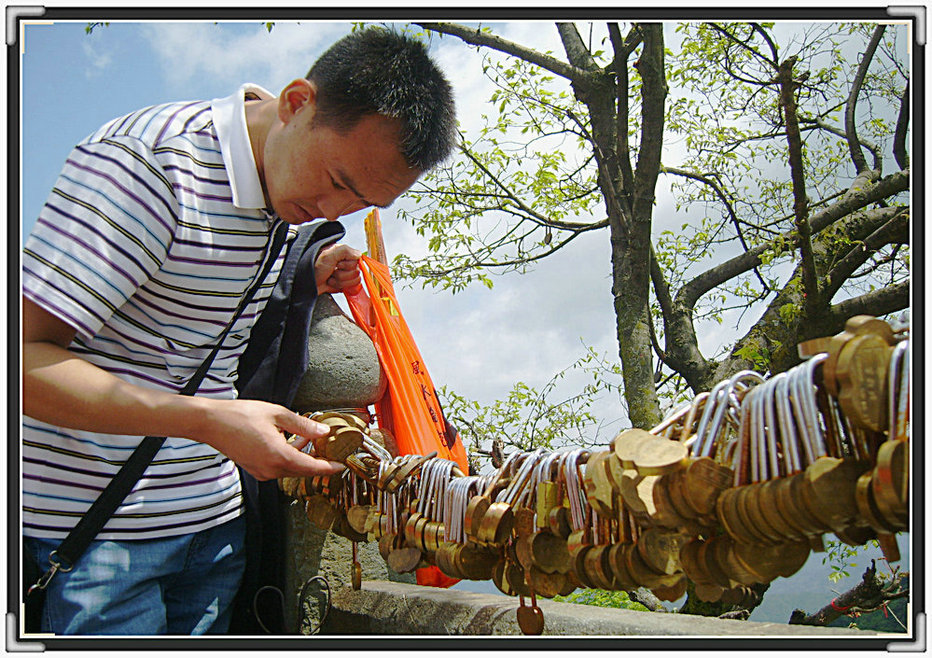 随我一起上武当（十八）吉祥锁 摄影 云海松涛