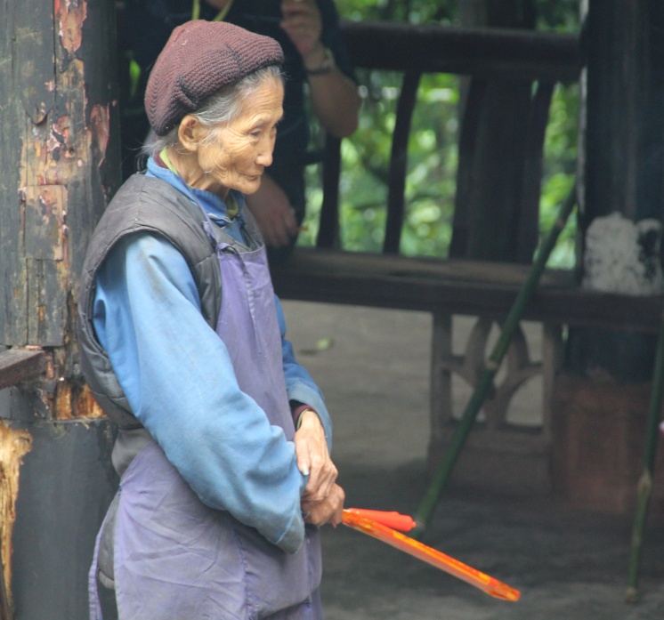 91高龄的峨眉山老人 摄影 空谷听风