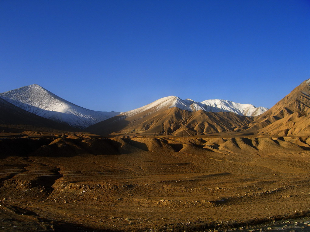 高原雪山 摄影 日月长