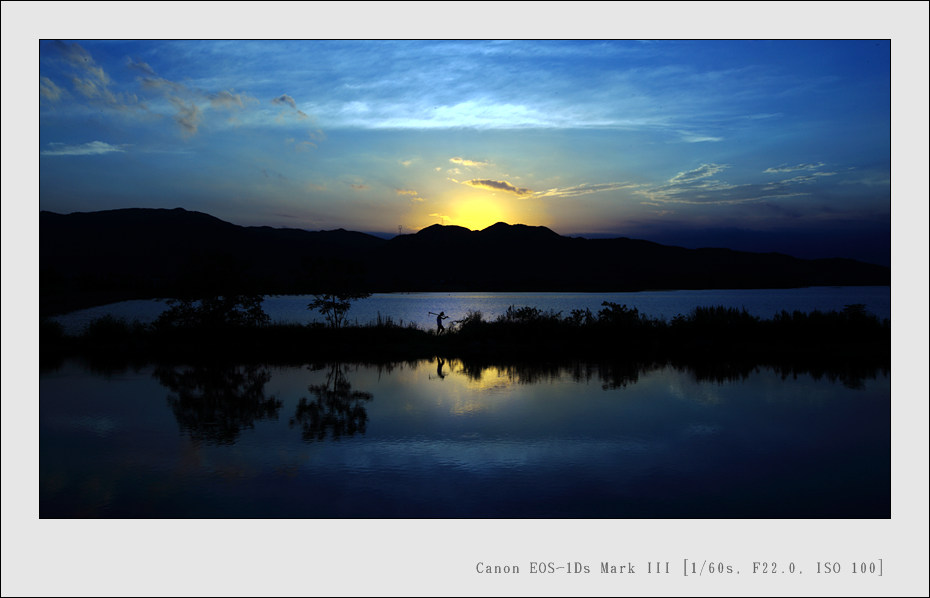 《夕阳归路》 摄影 余姚彤影